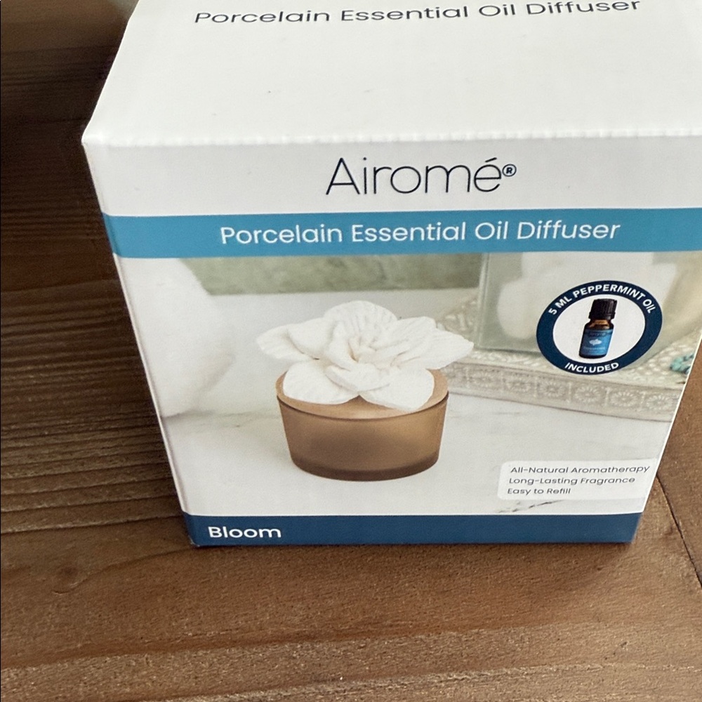 Airome Porcelain Essential Oil Diffuser - With 4 Pack of Sand and Fog Oils NWOT - Picture 4 of 8